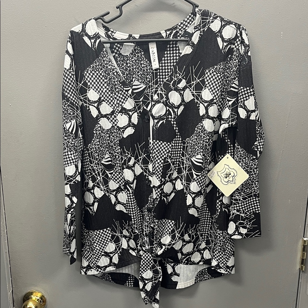 Chic Black and White Patterned Women's Blouse